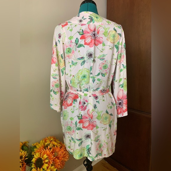 Plum Pretty Sugar Pink Floral Robe Bridesmaid - Picture 9 of 11